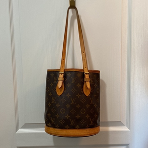 Authentic Louis Vuitton handbag.Excellent condition, see photos for measurements